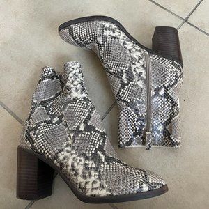 Steve Madden Rewind Snake Skin Booties Size 8.5